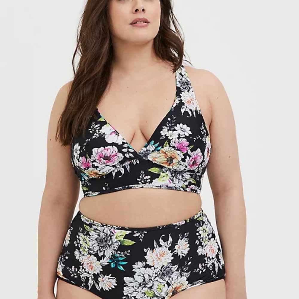 TORRID BLACK FLORAL & STRIPE REVERSIBLE WIRELESS TRIANGLE BIKINI TOP size 00